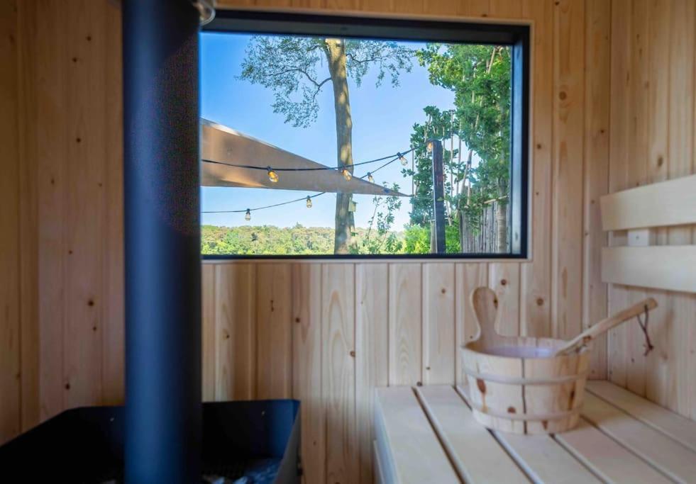 86, Bed & Outdoor Wellness - Sauna, Hottub, Icebath & Outdoor Shower Included! 奥斯特韦克 外观 照片